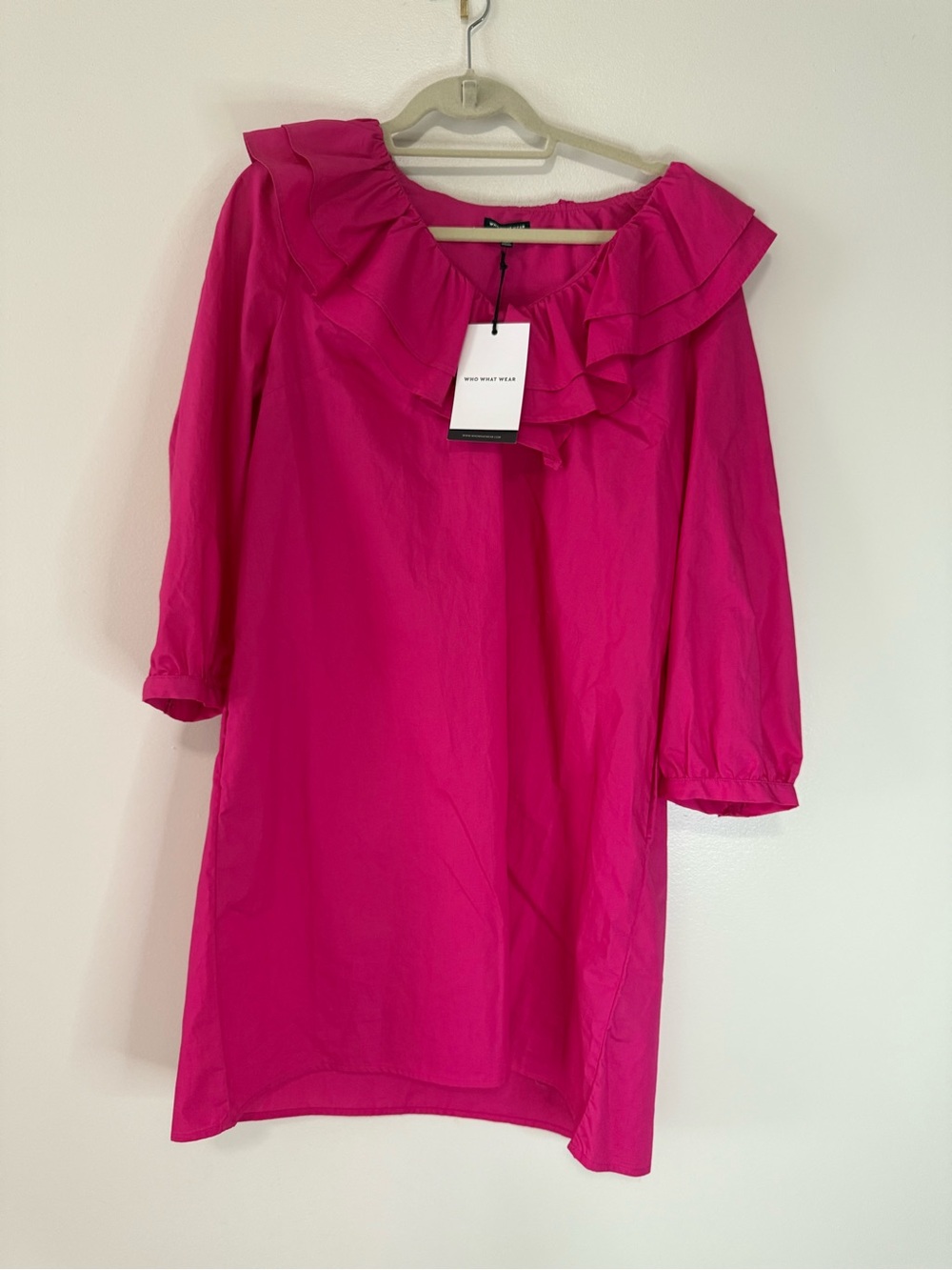 Who what wear NWT Women’s Fuchsia Ruffle Neck Dress with pockets size large